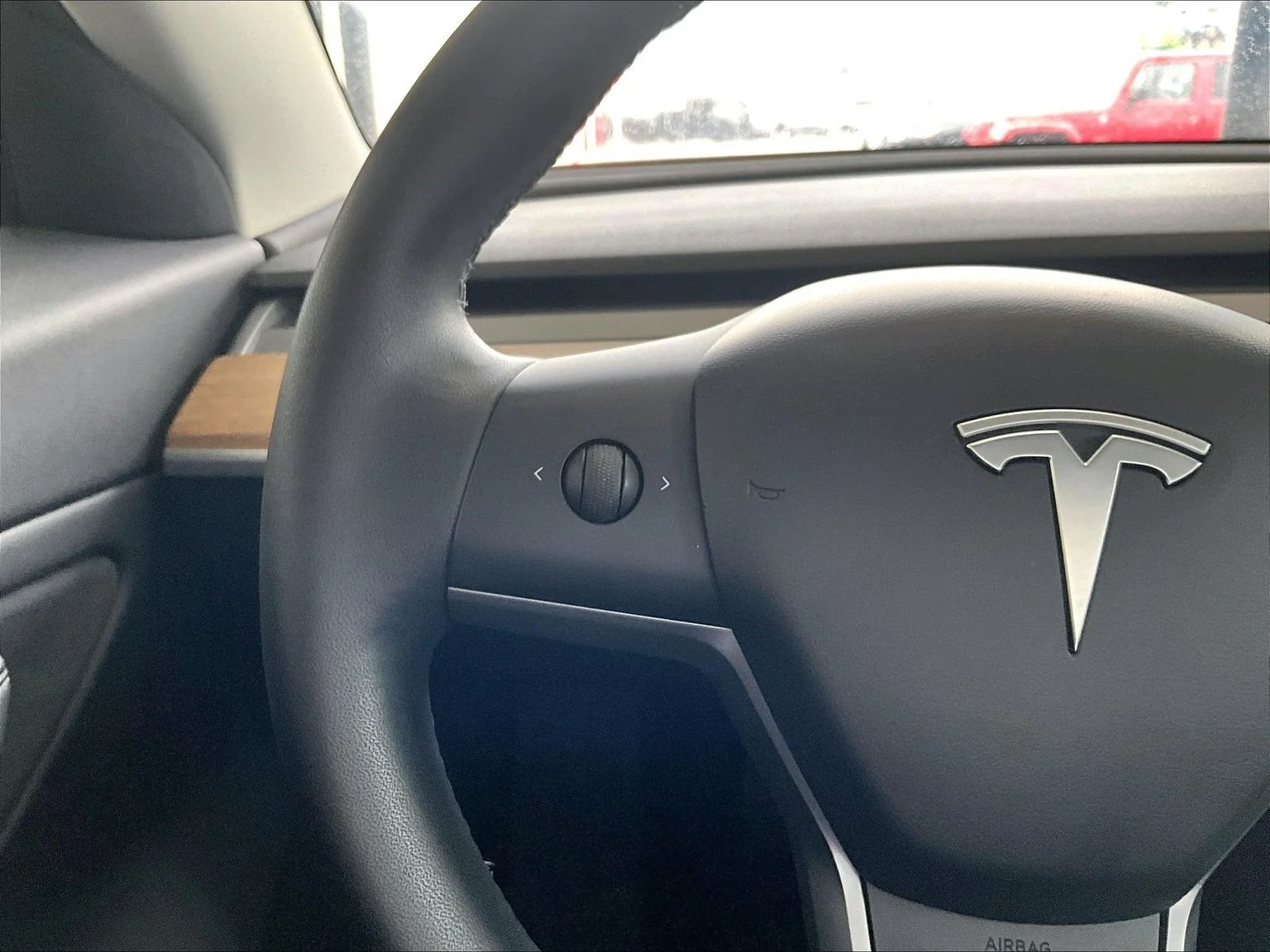 Used 2019 White Tesla Standard Range Plus image 18