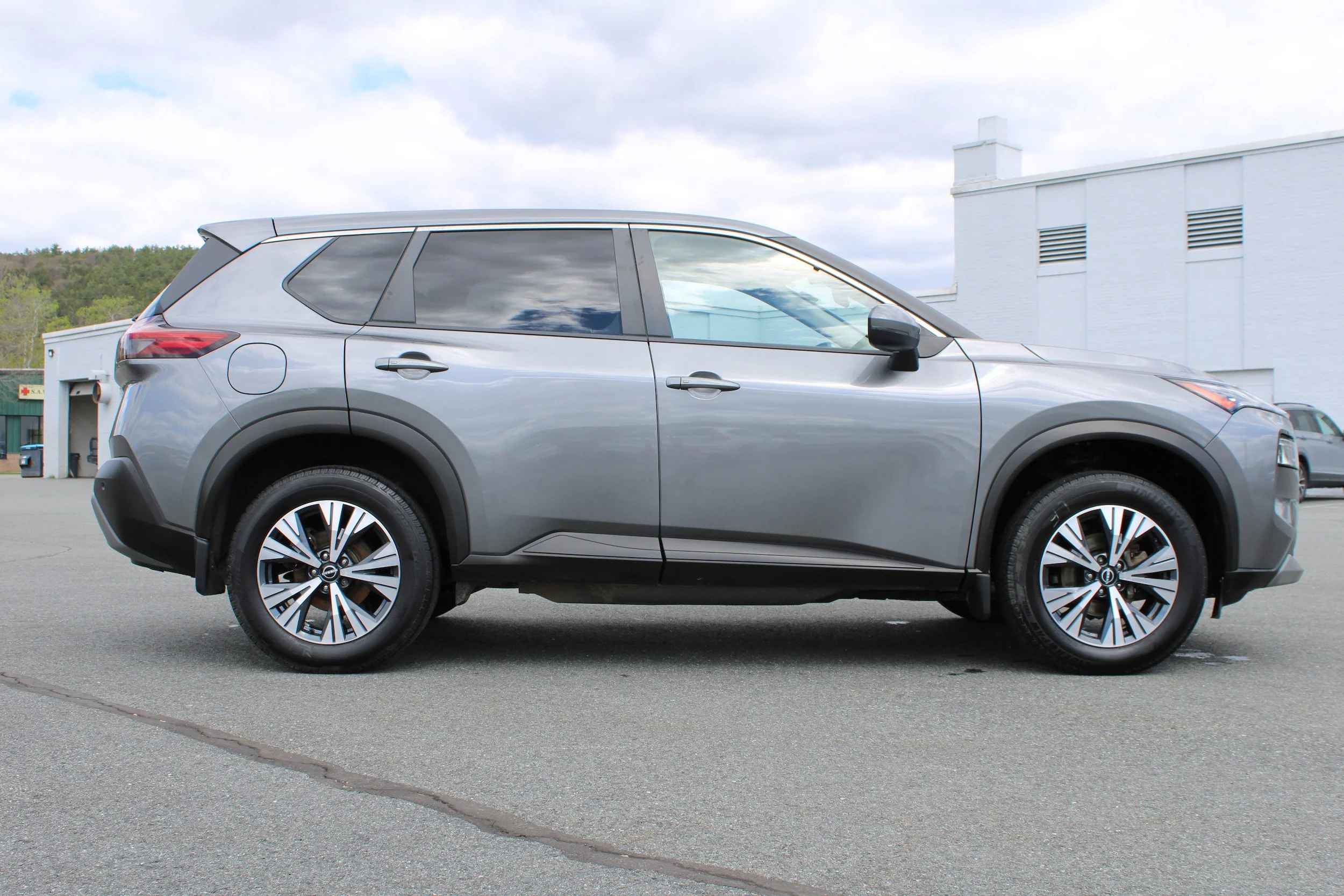 Used 2023 Gun Metallic Nissan SV image 6