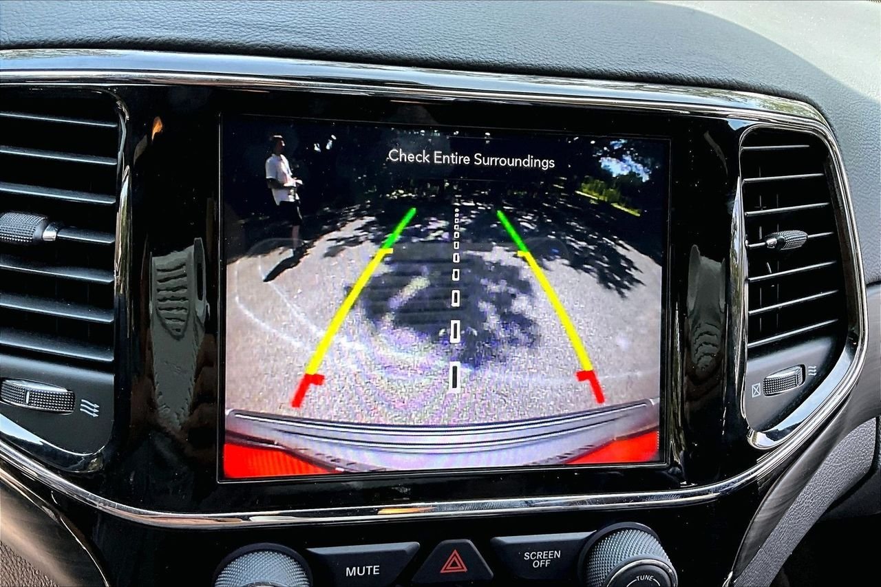 Used 2019 Silver Jeep Altitude image 13