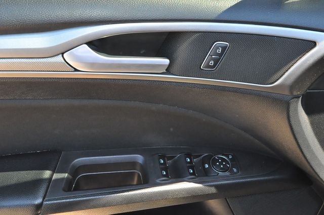Used 2020 Black Ford SE image 12