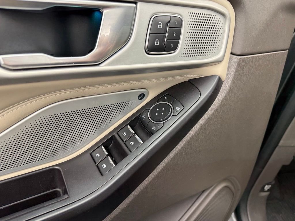 Used 2020 Gray Ford Platinum image 42