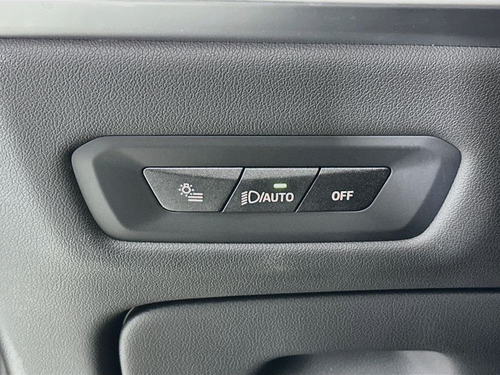 Used 2025 Gray BMW sDrive40i image 10