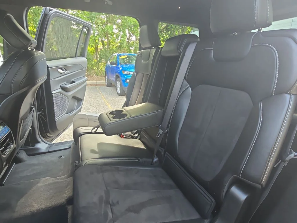 Used 2023 Black Jeep Altitude image 15