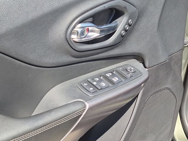 Used 2019 Green Jeep Limited image 10