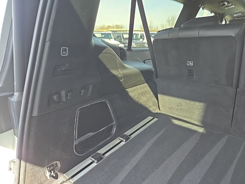 Used 2024 White/off-white Jeep Series II image 119