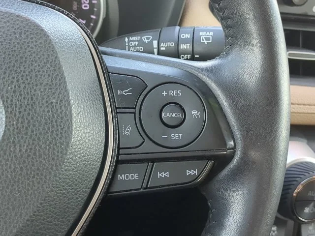 Certified Used 2021  Toyota XLE Premium image 31