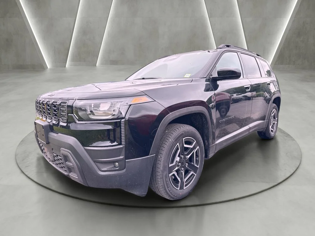 New 2026 Diamond Black Crystal Pearl-Coat Exterior Paint Jeep Laredo image 2