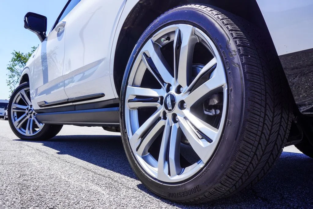 Used 2025 White Cadillac Sport image 41