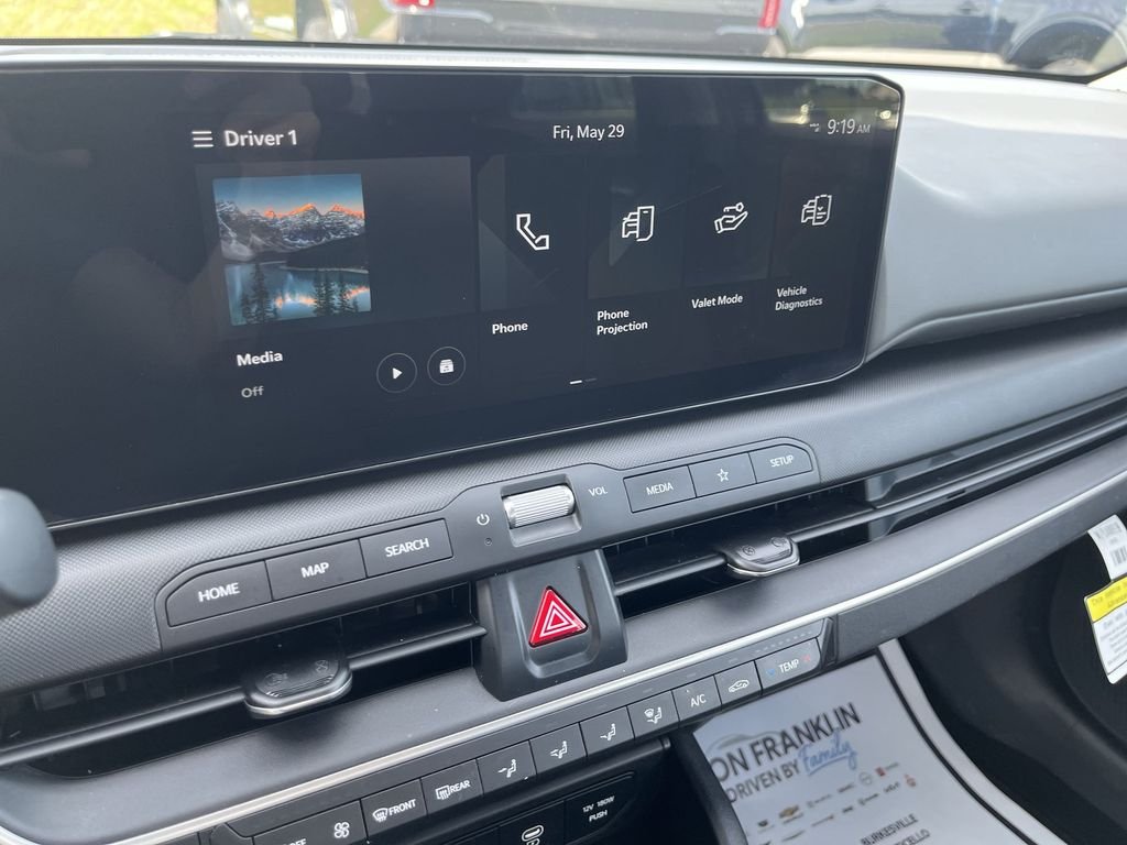 Used 2025 Black Kia LXS image 16
