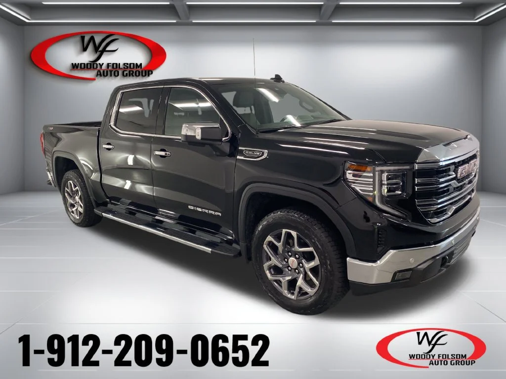 Used 2025 Onyx Black GMC SLT image 1