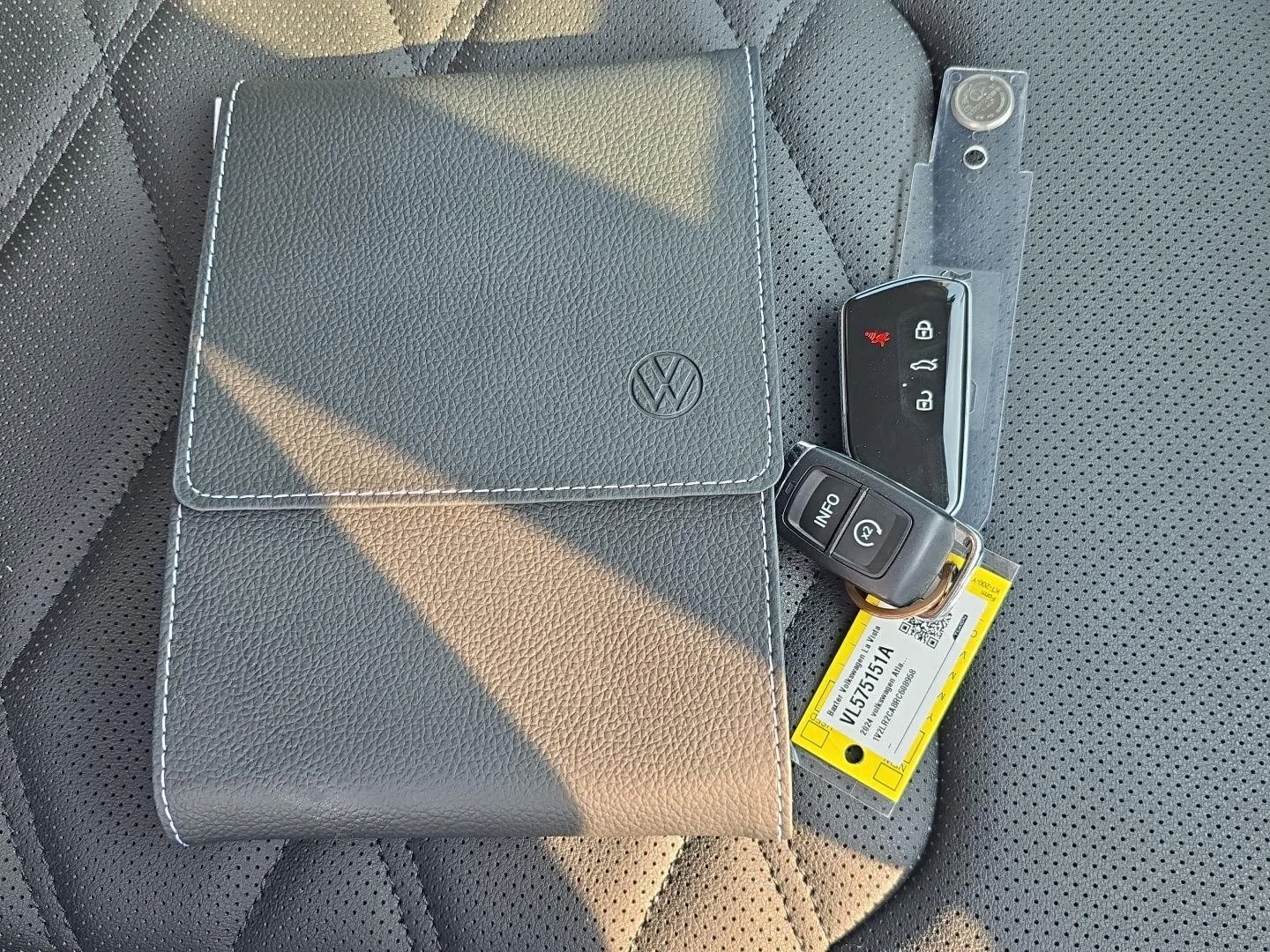 Used 2024  Volkswagen 2.0T SE image 3