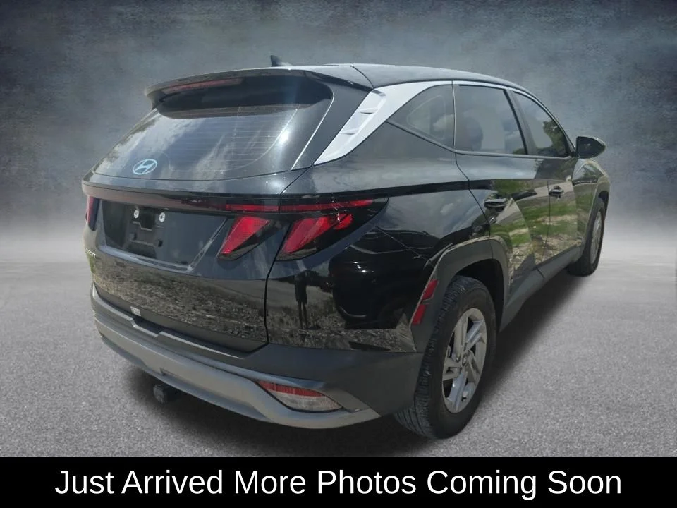 Used 2025 Phantom Black Hyundai SE image 2
