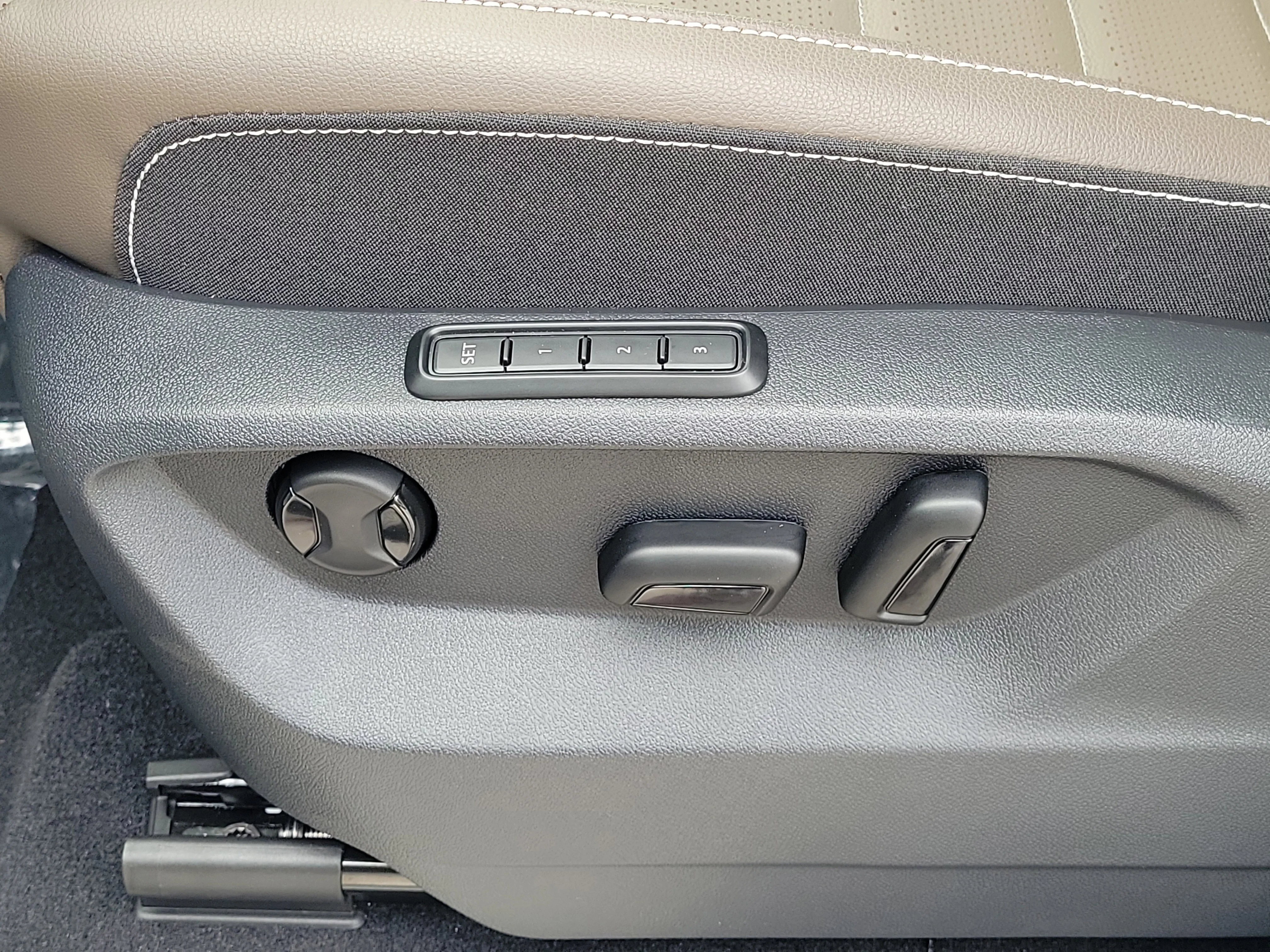 New 2026 White Volkswagen SEL image 19