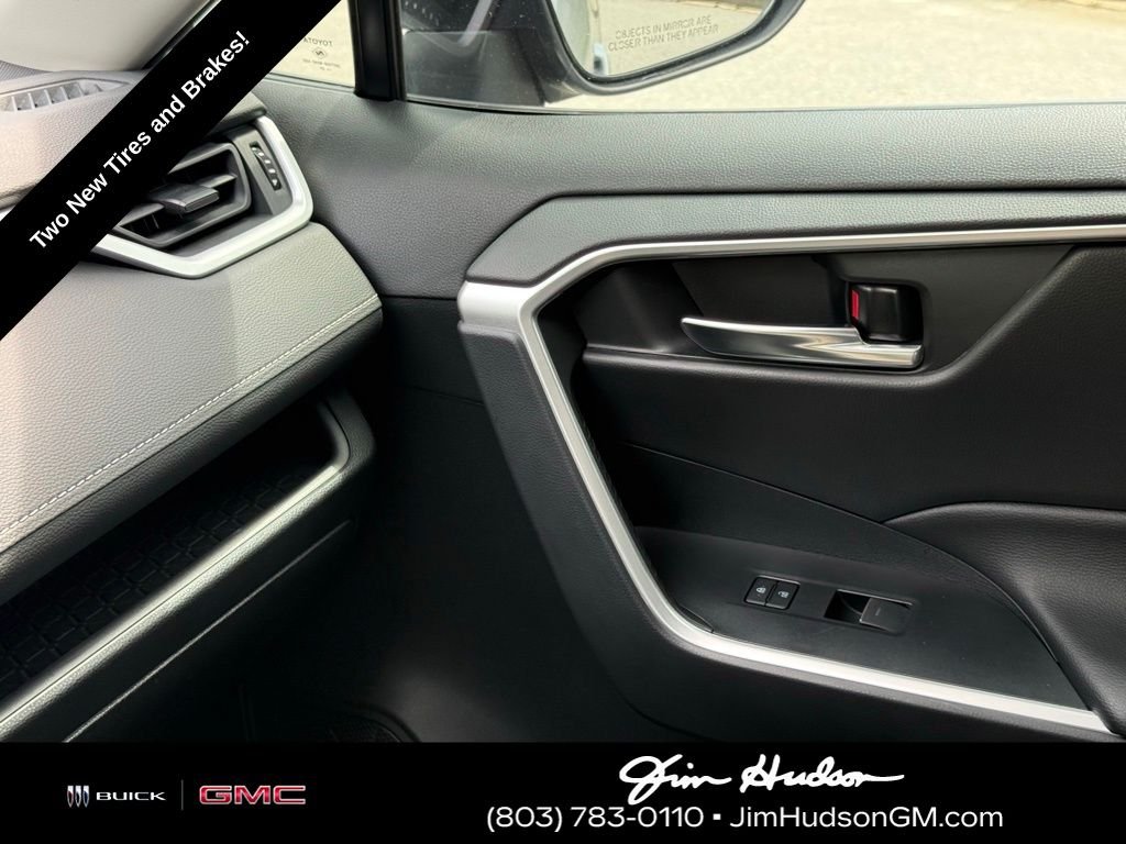 Used 2022 Silver Toyota XLE image 38