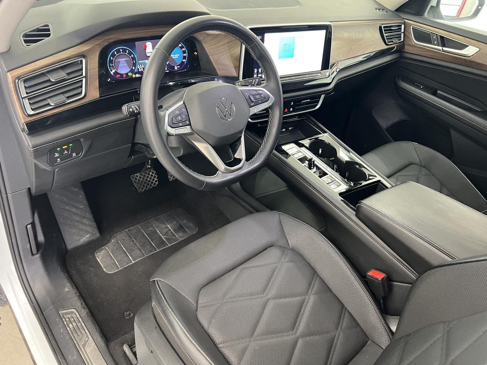 2024 Volkswagen Atlas SE w/Tech - Photo 13