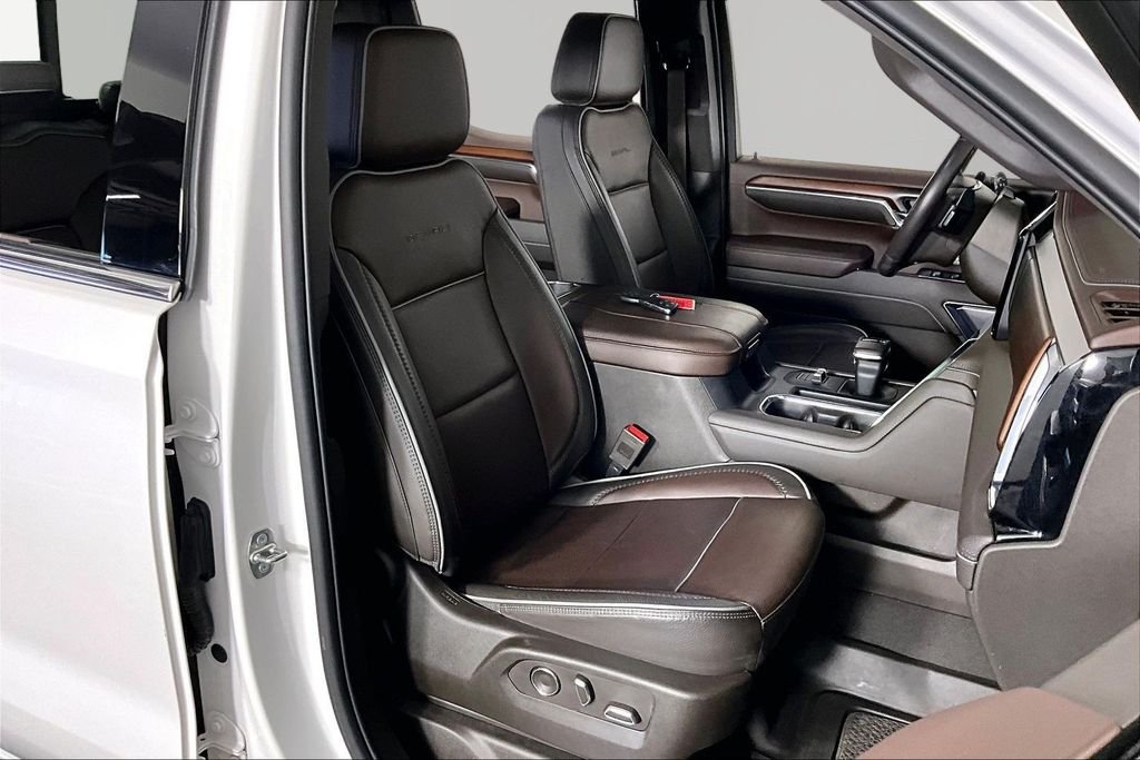 Used 2024 White GMC Denali image 29