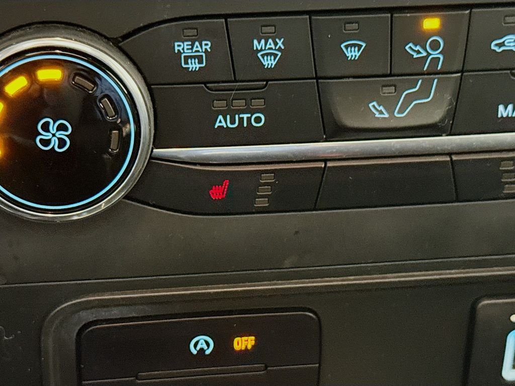 Used 2022 Lightning Blue Metallic Ford SE image 24