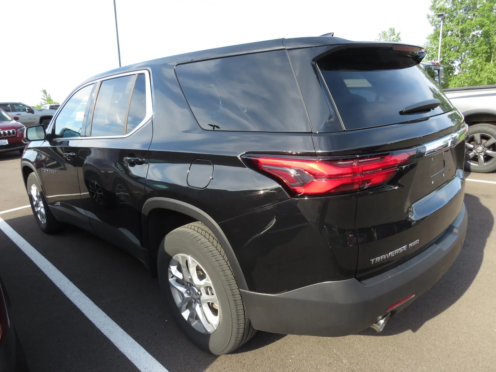 Used 2023 MOSAIC BLACK METALLIC CHEVROLET TRUCK  image 8