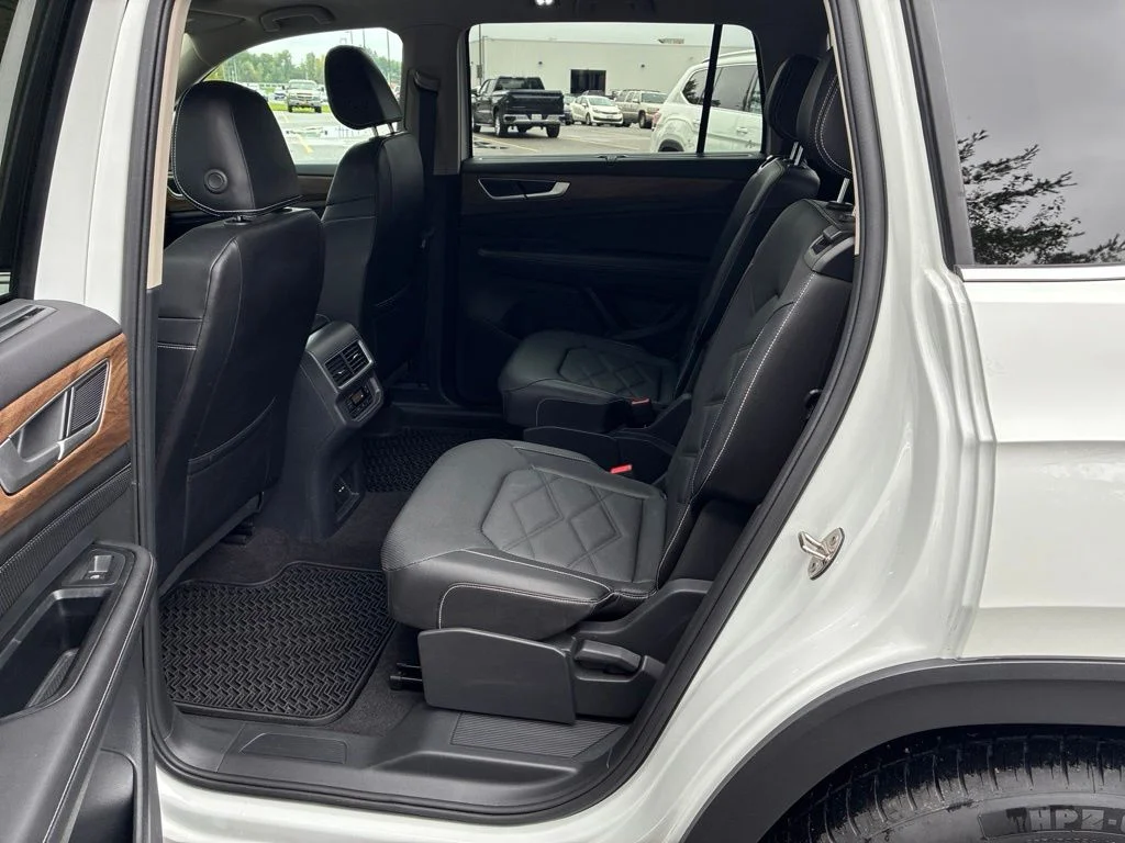 Used 2024  Volkswagen 2.0T SE w/Technology image 70