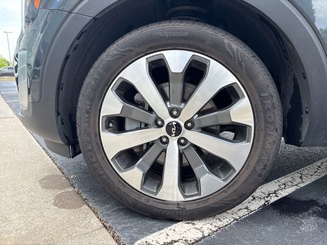 Used 2022 Gravity Gray Kia EX image 9