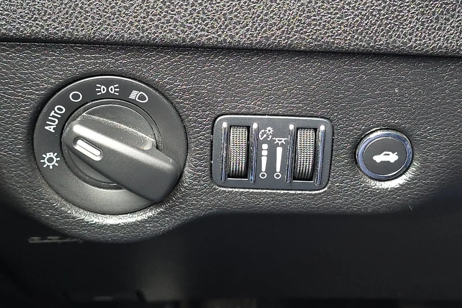 Used 2023 Plum Crazy Pearlcoat Dodge R/T image 32