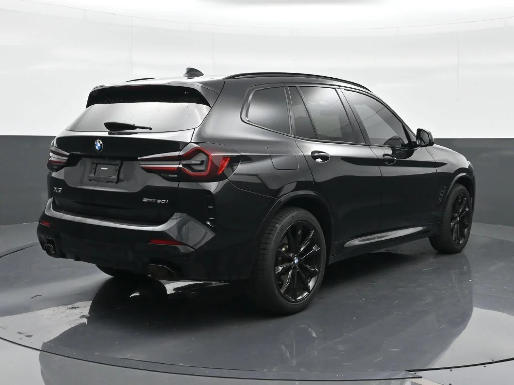 Used 2023 Black BMW sDrive30i image 5