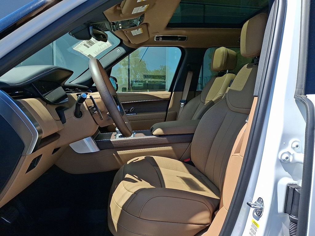 New 2026 Ostuni Pearl White Land Rover SE image 9