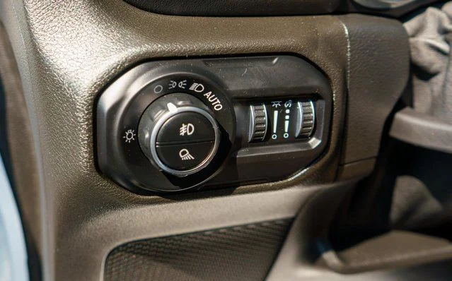 Used 2021 White Jeep Overland image 18