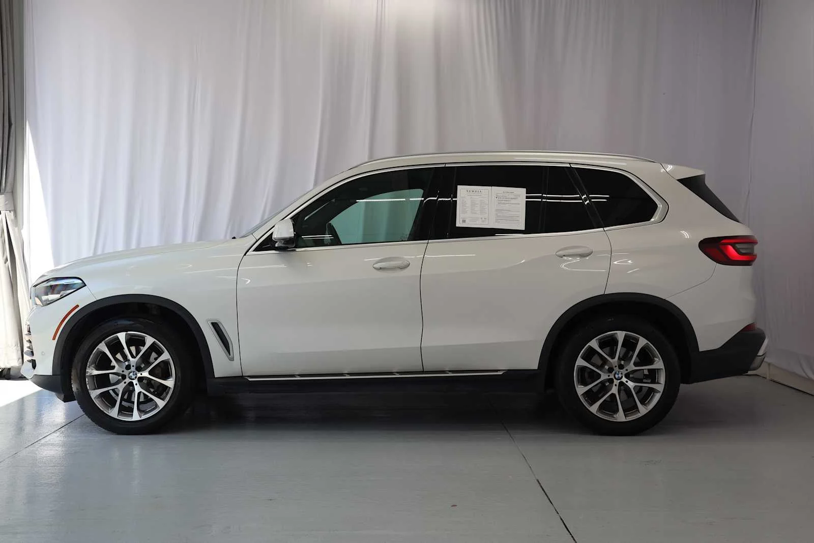 Used 2023 MINERAL WHITE BMW sDrive40i image 7