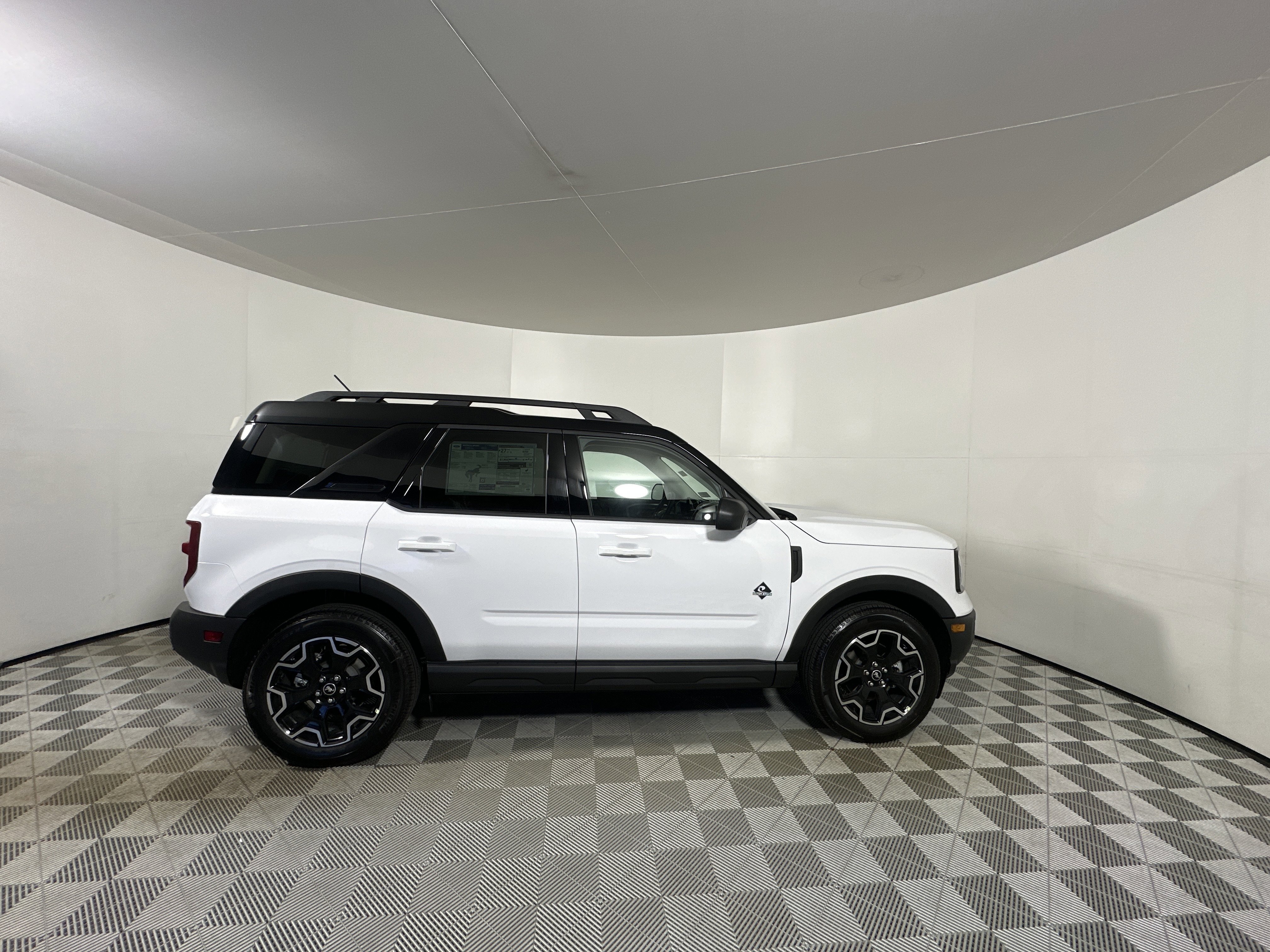 New 2025 OXFORD WHITE Ford Outer Banks image 8