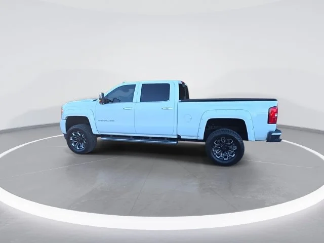 Used 2019 White GMC Denali image 5