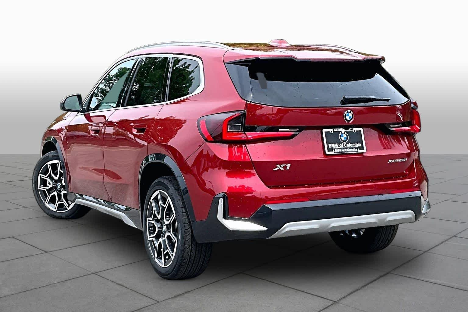 Used 2026 Vegas Red Metallic BMW xDrive28i image 12