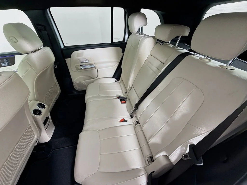 New 2026 Polar White Mercedes-Benz GLB 250 image 24