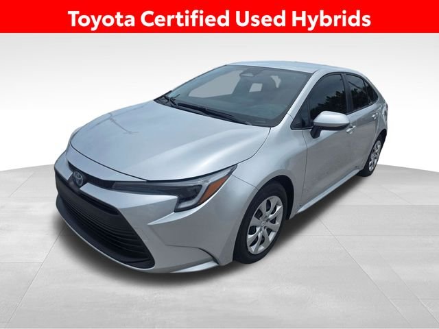Used 2025 Silver Toyota LE image 5