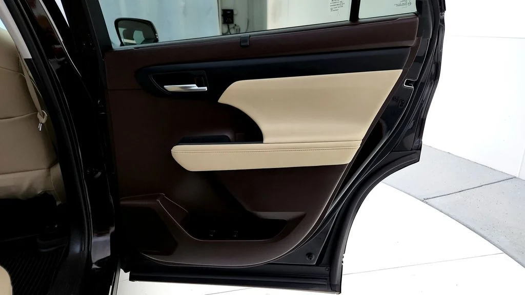 Used 2021 Black Toyota XLE image 19