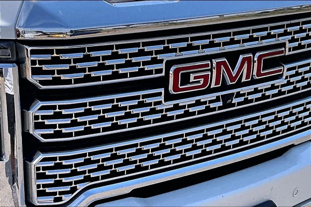 Used 2020 White GMC Denali image 27
