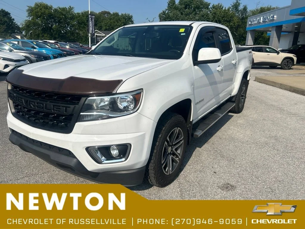 Used 2019 SUMMIT WHITE Chevrolet 4WD LT image 3