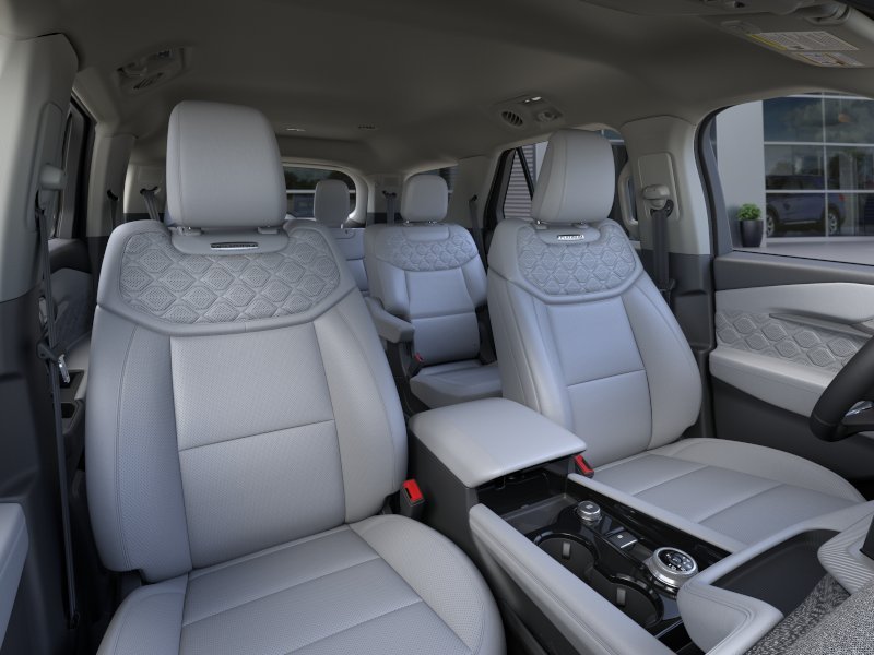 New 2026 Star White Metallic Tri-Coat Ford Platinum™ image 10