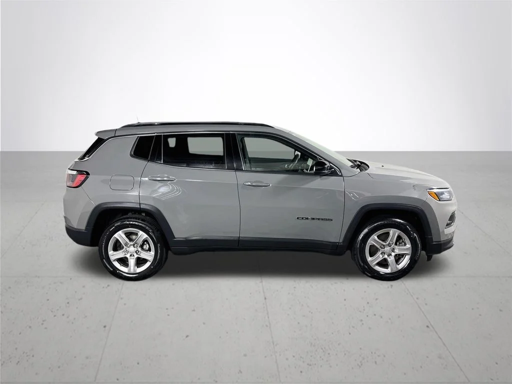 Used 2023 Gray Jeep Latitude image 5