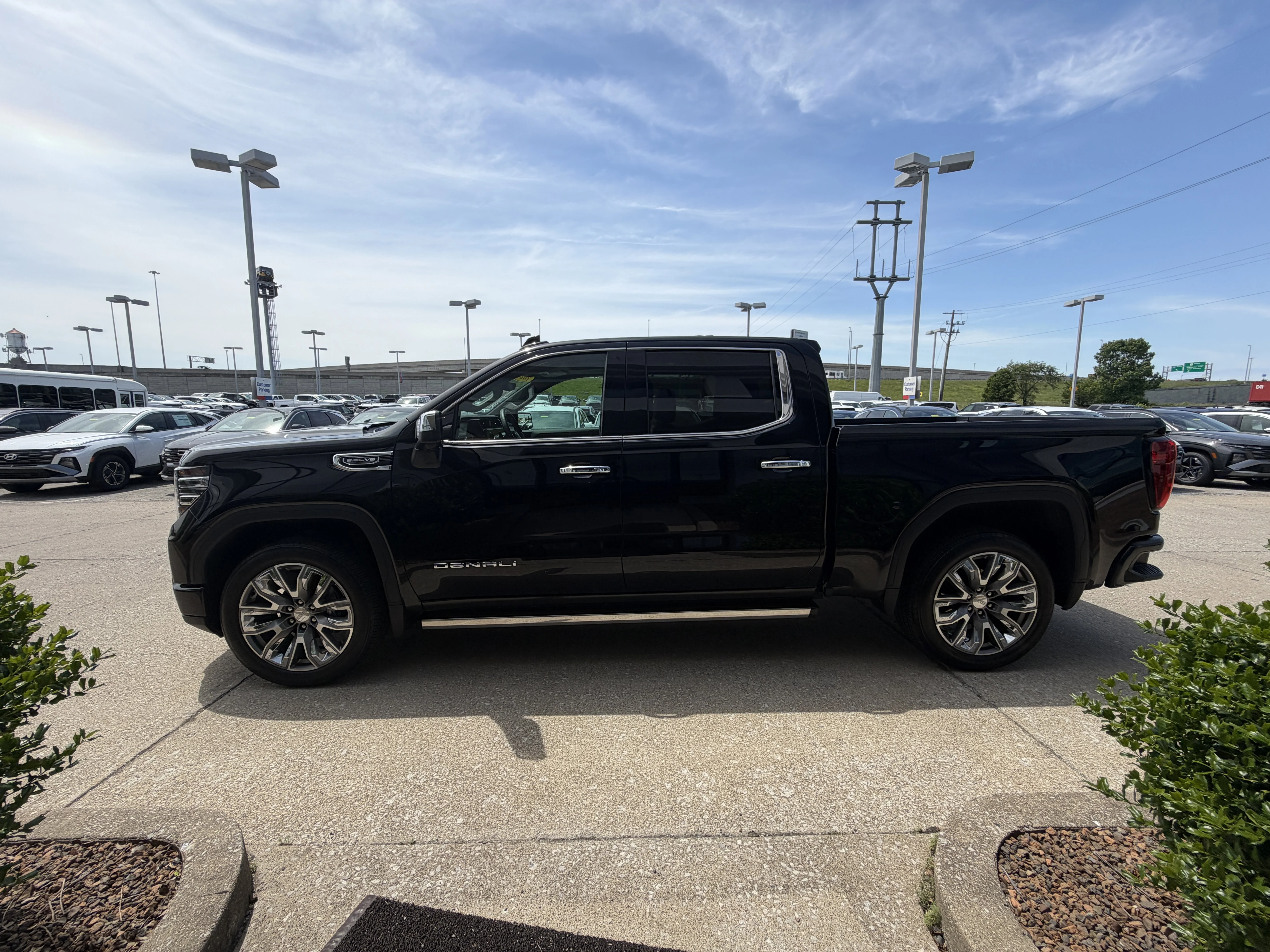 Used 2024 Onyx Black GMC Denali image 14