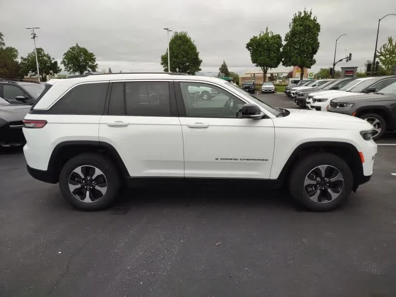 Used 2022 Jeep Grand Cherokee 4xe with VIN 1C4RJYB63N8717442 for sale in Brooklyn Park, Minnesota