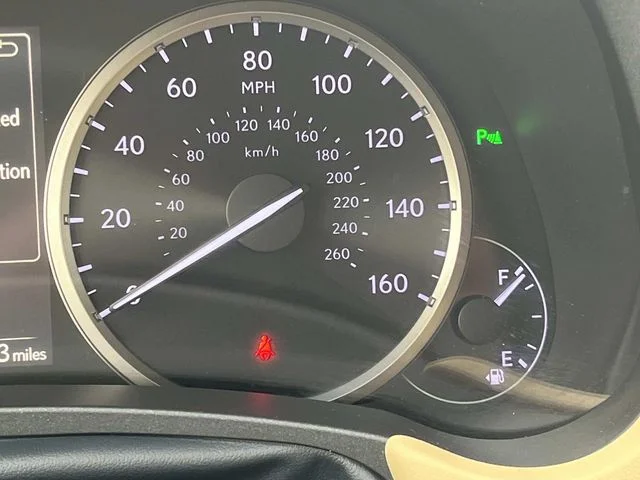 Used 2019 White Lexus 300h image 44
