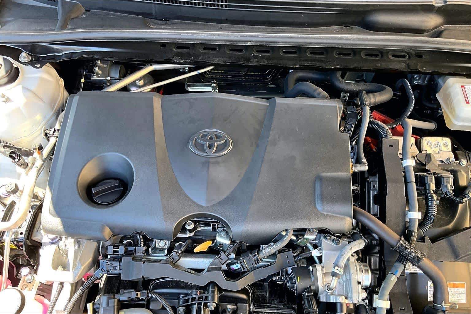 Used 2021 Wind Chill Pearl Toyota Hybrid XLE image 33