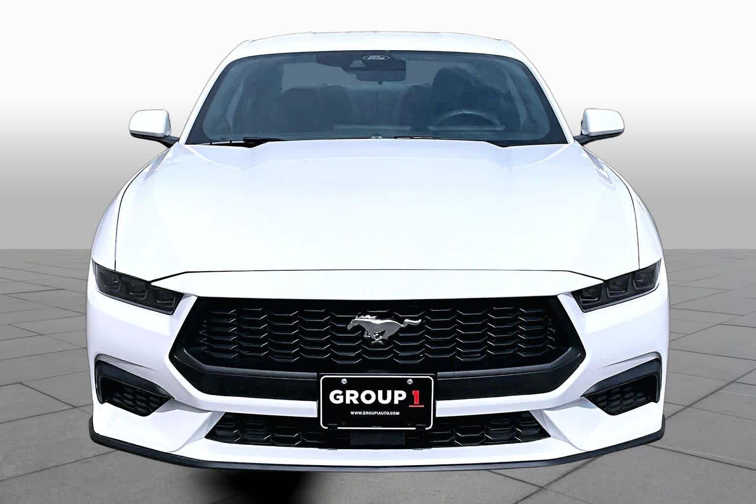 Used 2025 Oxford White Ford EcoBoost image 4
