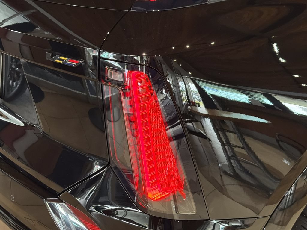 2026 Cadillac OPTIQ V-Series - Photo 9