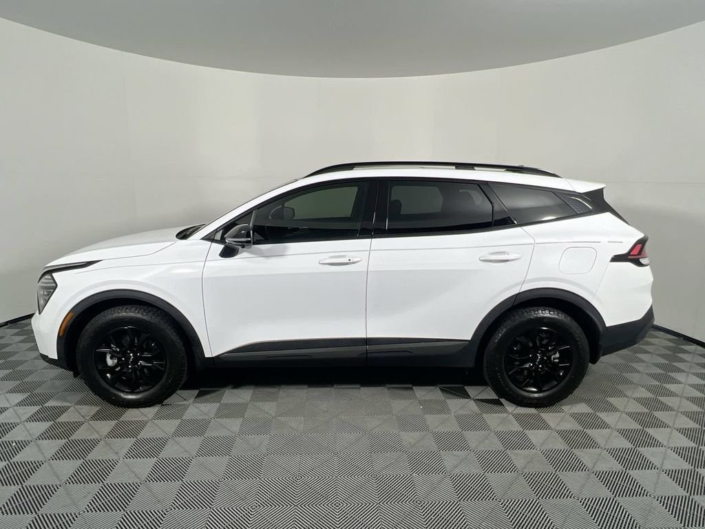 Used 2023 White Kia X-Pro Prestige image 8