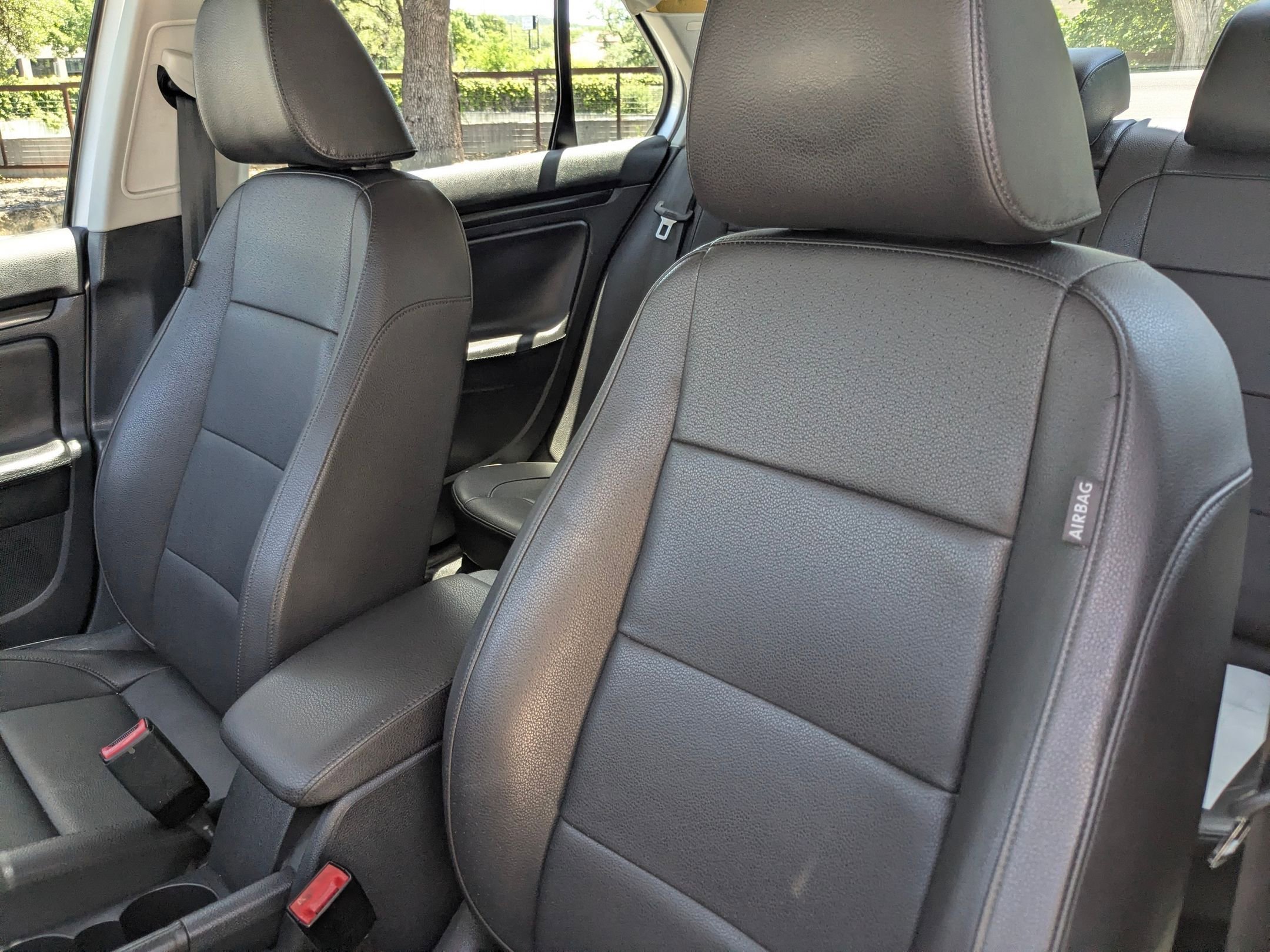 Used 2010 Silver Volkswagen Wolfsburg image 12