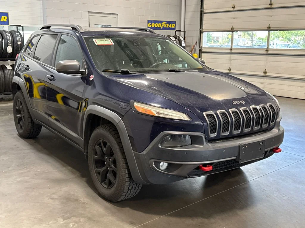Used 2015 Blue Jeep Trailhawk image 3