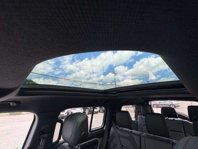 Certified Used 2023 Silver Land Rover X-Dynamic SE image 38