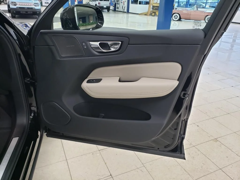 New 2026 Onyx Black Volvo Plus image 20